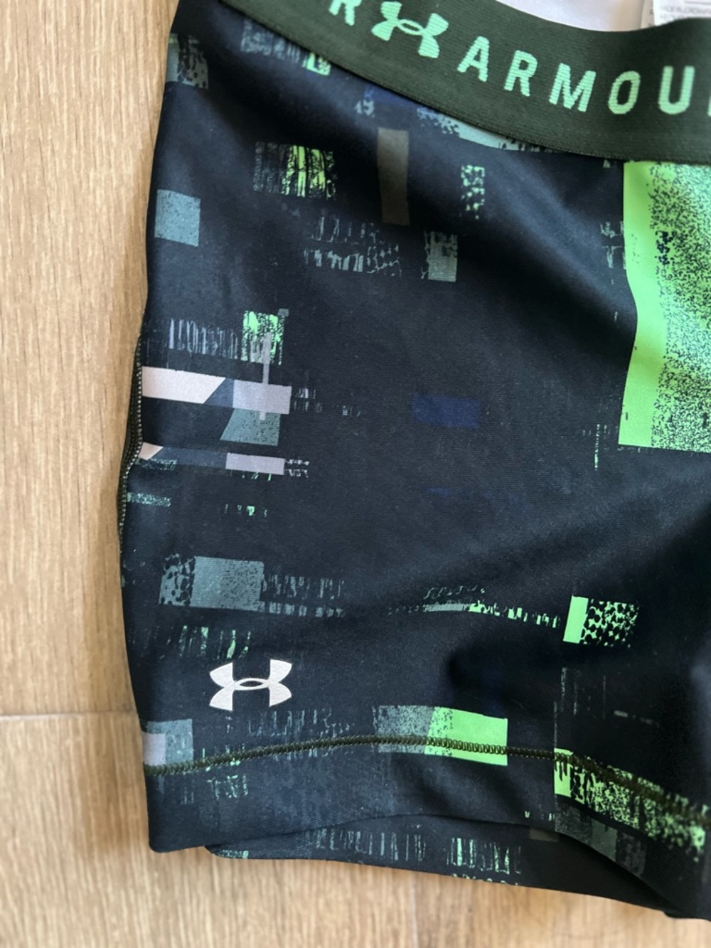 Under Armour Athletic Set - Picture 2 of 5